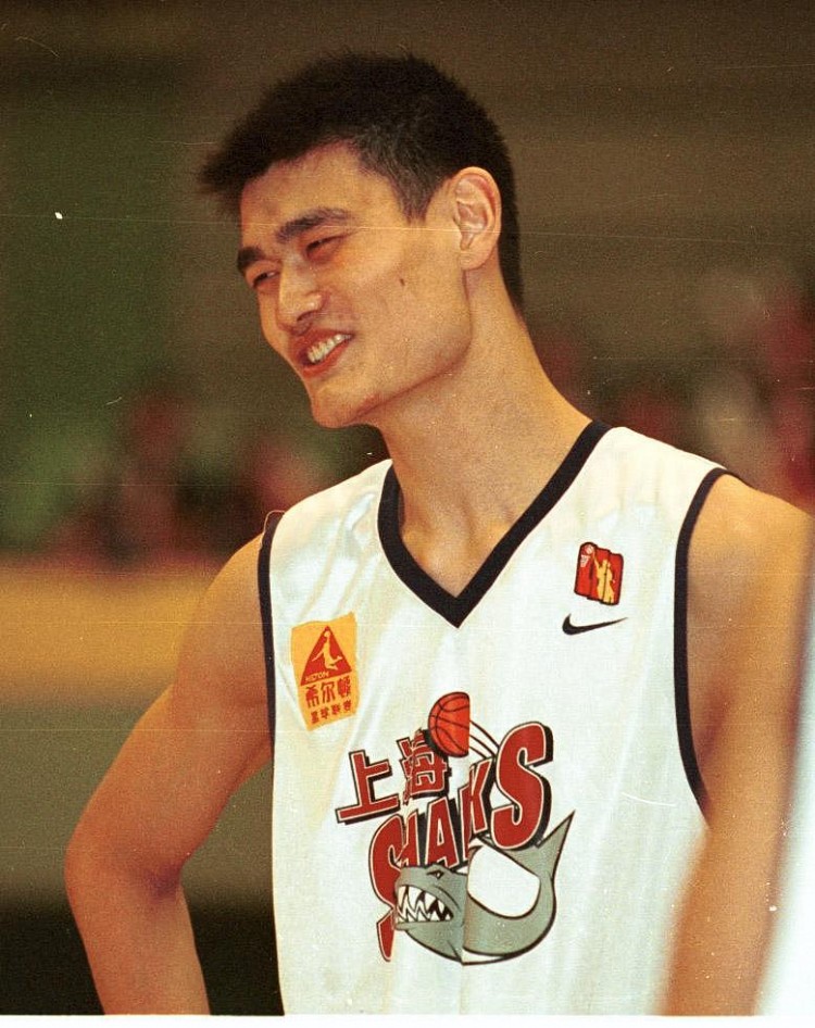 jiuyou游戏-2002年的今天：姚明季后赛砍35分24板大号两双 率领上海击败吉林